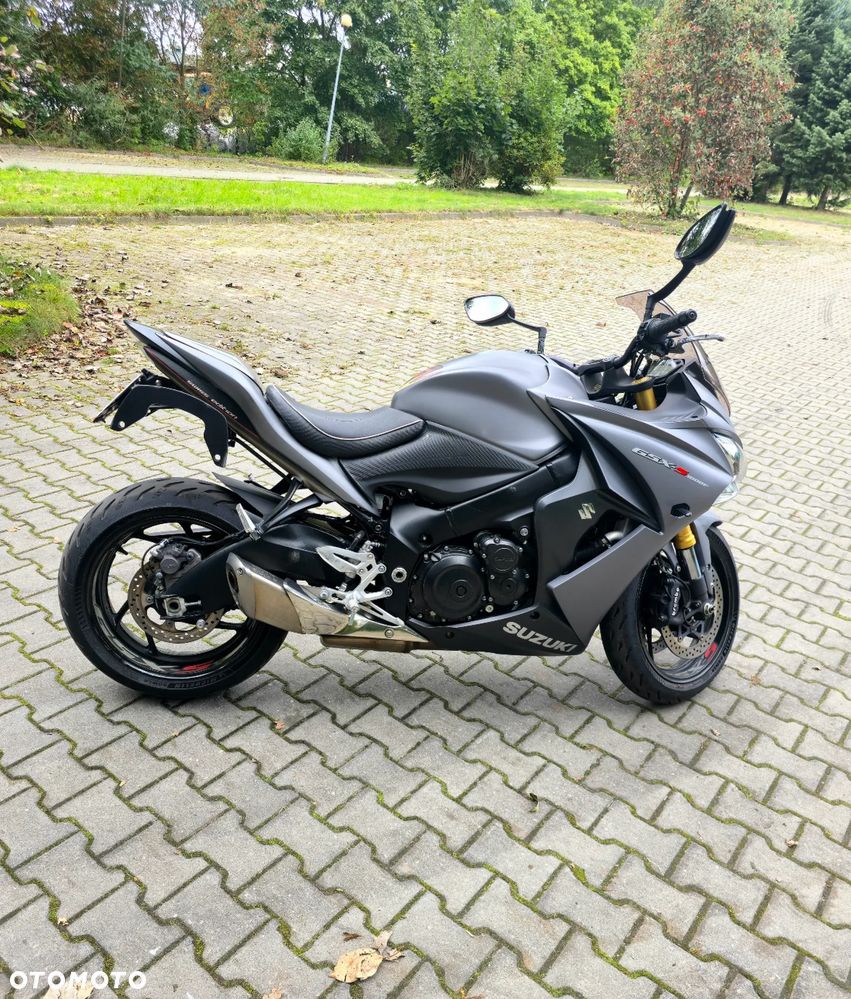 Suzuki GSX 1000 - 10