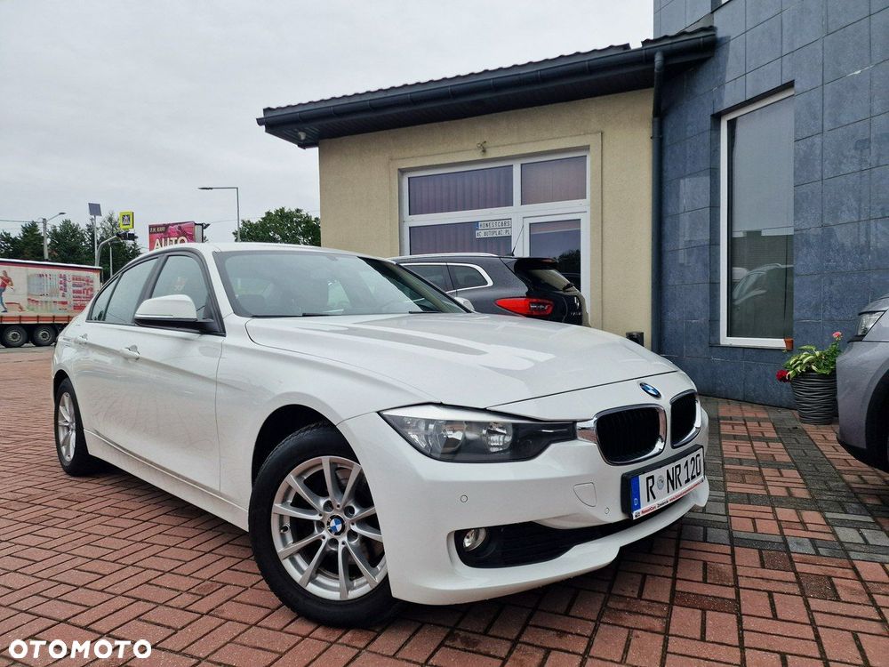 BMW Seria 3 320d xDrive - 10
