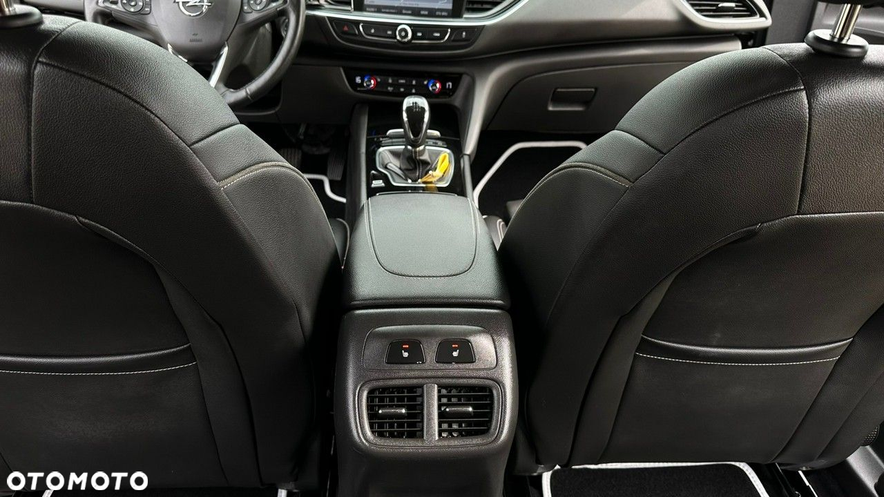 Opel Insignia - 30