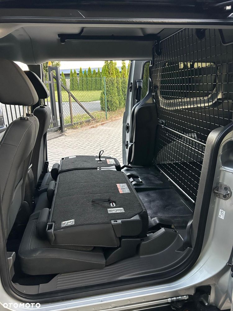 Ford Tourneo Connect Grand - 18