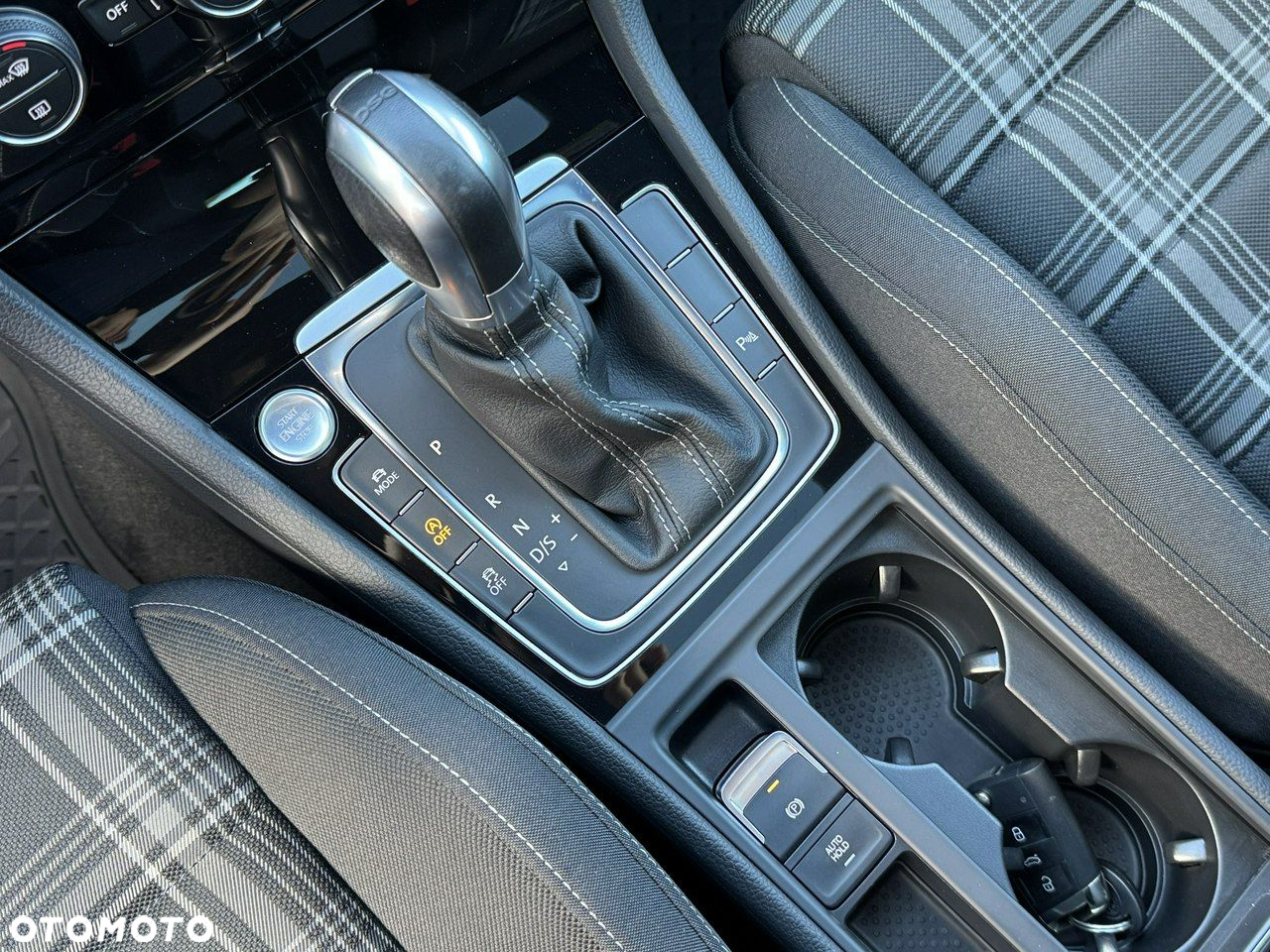 Volkswagen Golf - 34
