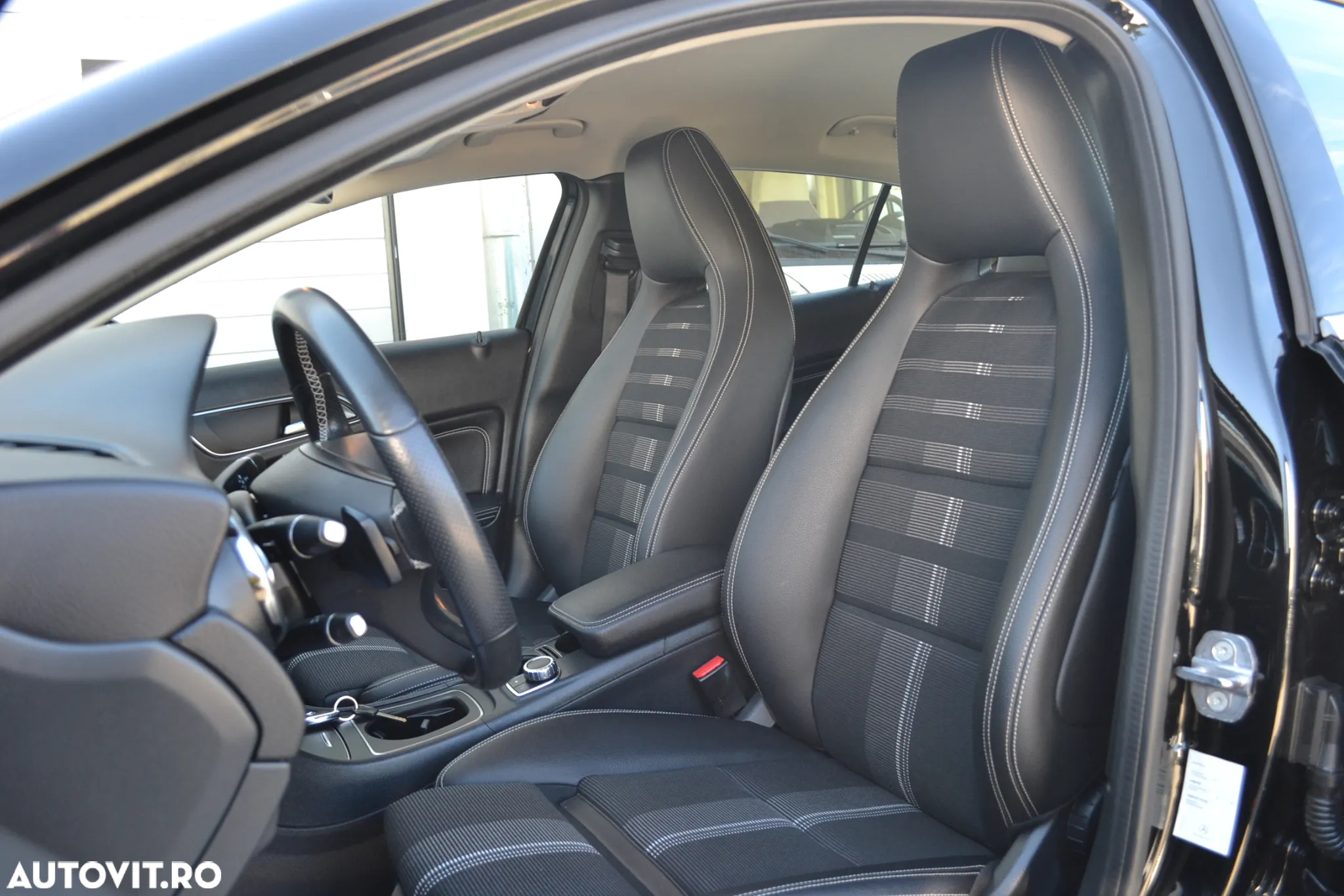 Mercedes-Benz GLA 200 7G-DCT Urban - 14