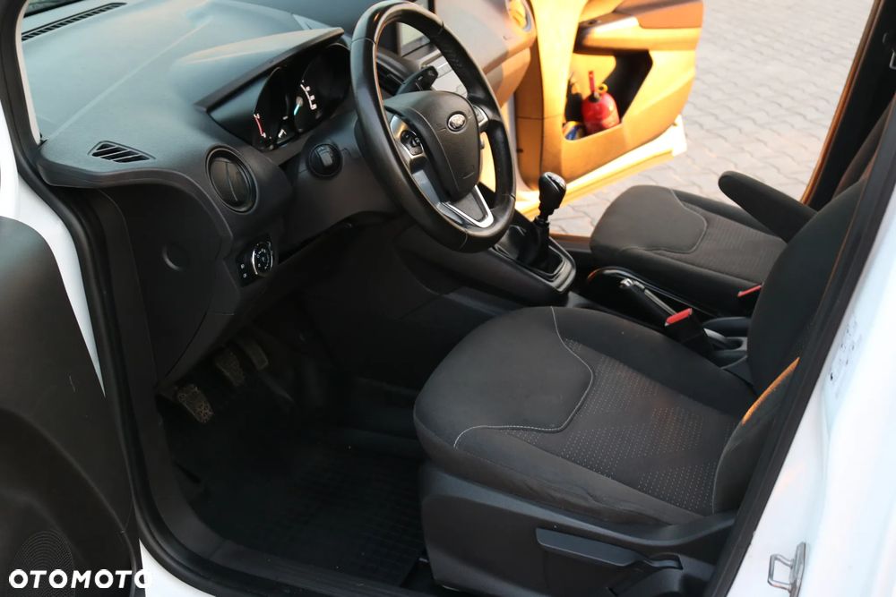 Ford COURIER - 23
