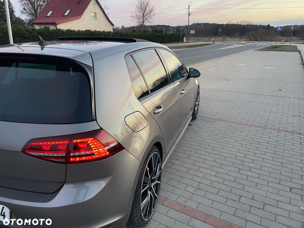 Volkswagen Golf - 24