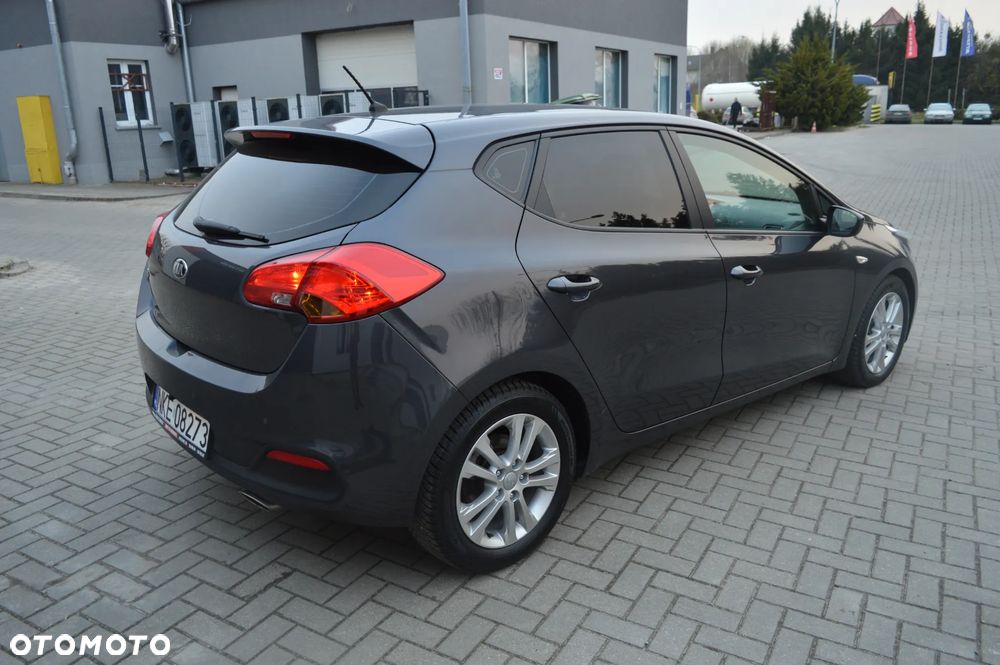 Kia Ceed 1.4 CVVT Fifa World Cup Edition - 9