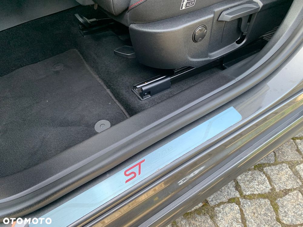 Ford Focus 1.5 EcoBoost ST-Line - 14