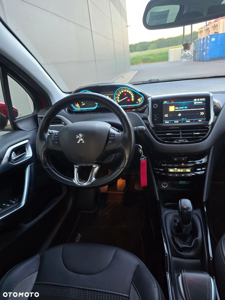 Peugeot 2008 1.2 Pure Tech GPF Signature S&S - 15