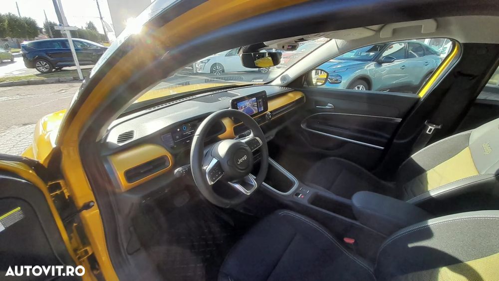 Jeep Avenger 1.2 AT6 Turbo MHEV Summit - 5