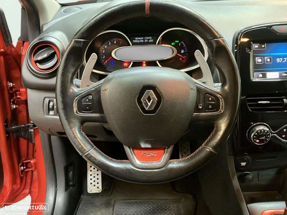 Renault Clio - 10