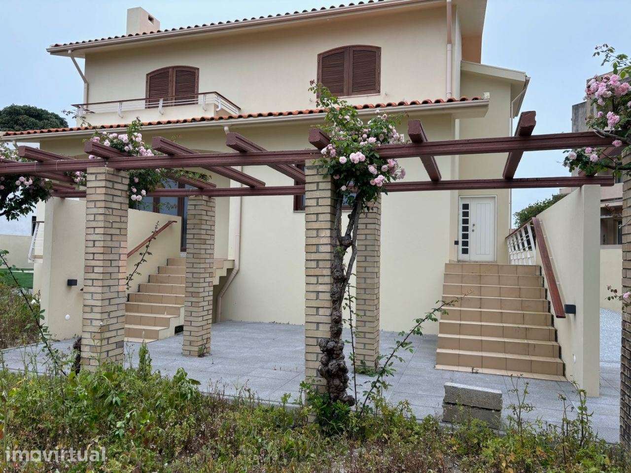 Magnífica Moradia 4 frentes/2 suites/garagem 4 carros/a 350m da praia - Grande imagem: 3/20