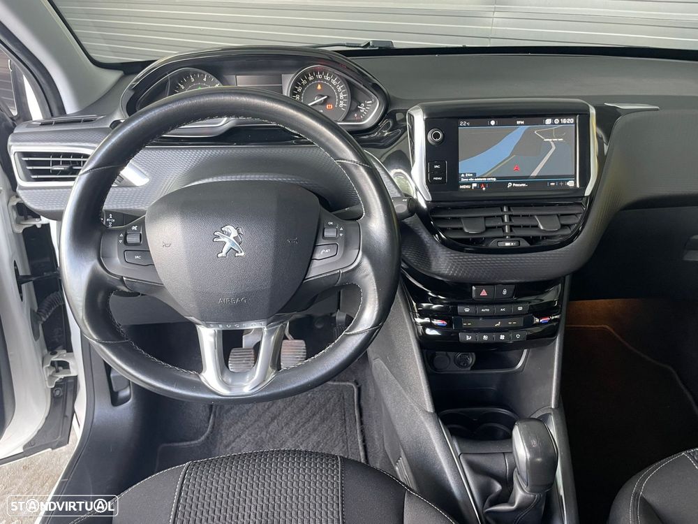 Peugeot 208 1.2 PureTech Allure - 12