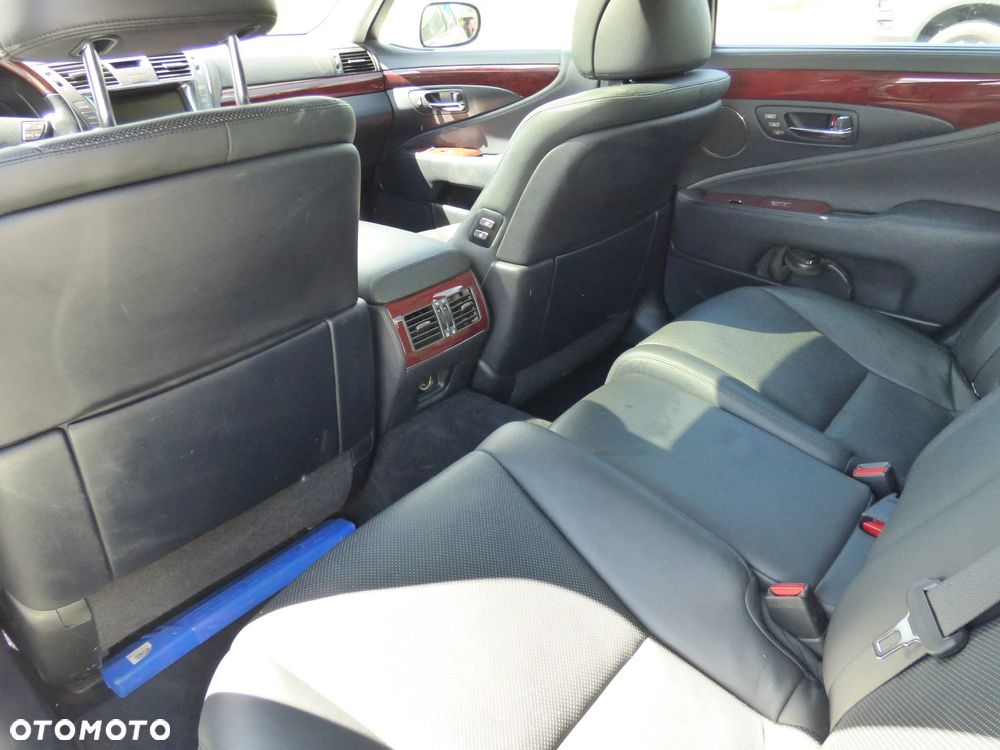 Lexus LS 600h L Superior - 14