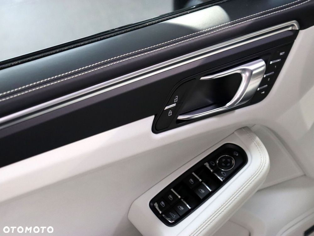 Porsche Macan T - 24