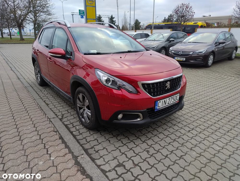 Peugeot 2008 1.2 Pure Tech GPF Signature S&S - 9