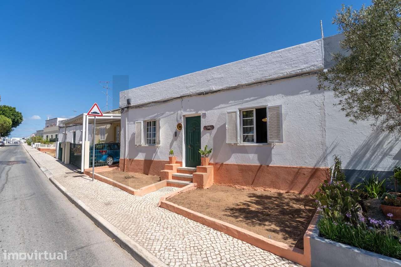 Moradia T2 com 297 m2 de Terreno, Amplo Logradouro e Rooftop | Quelfes - Grande imagem: 2/26