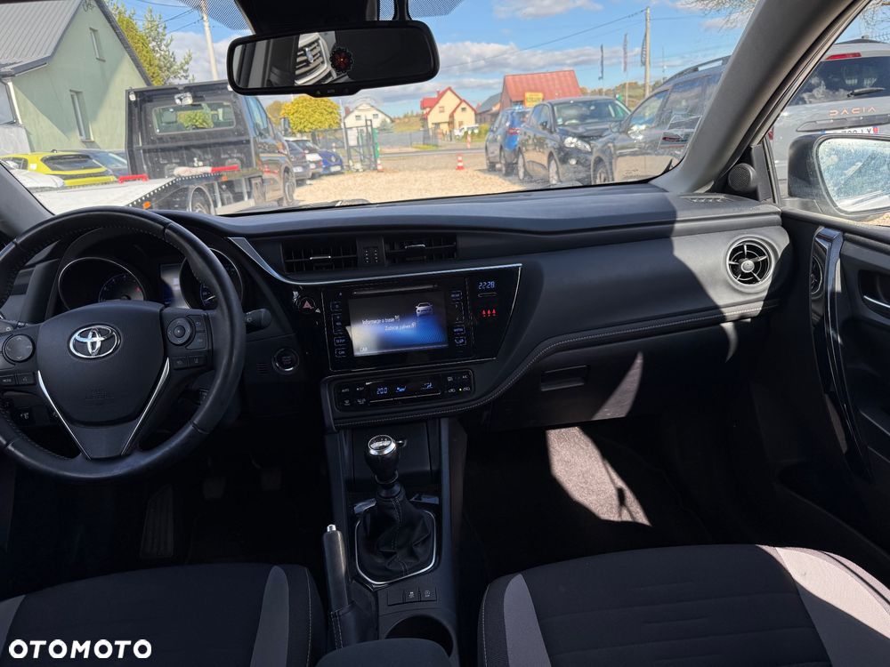 Toyota Auris - 11