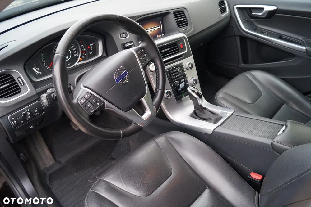 Volvo V60 Cross Country D4 AWD Summum - 2