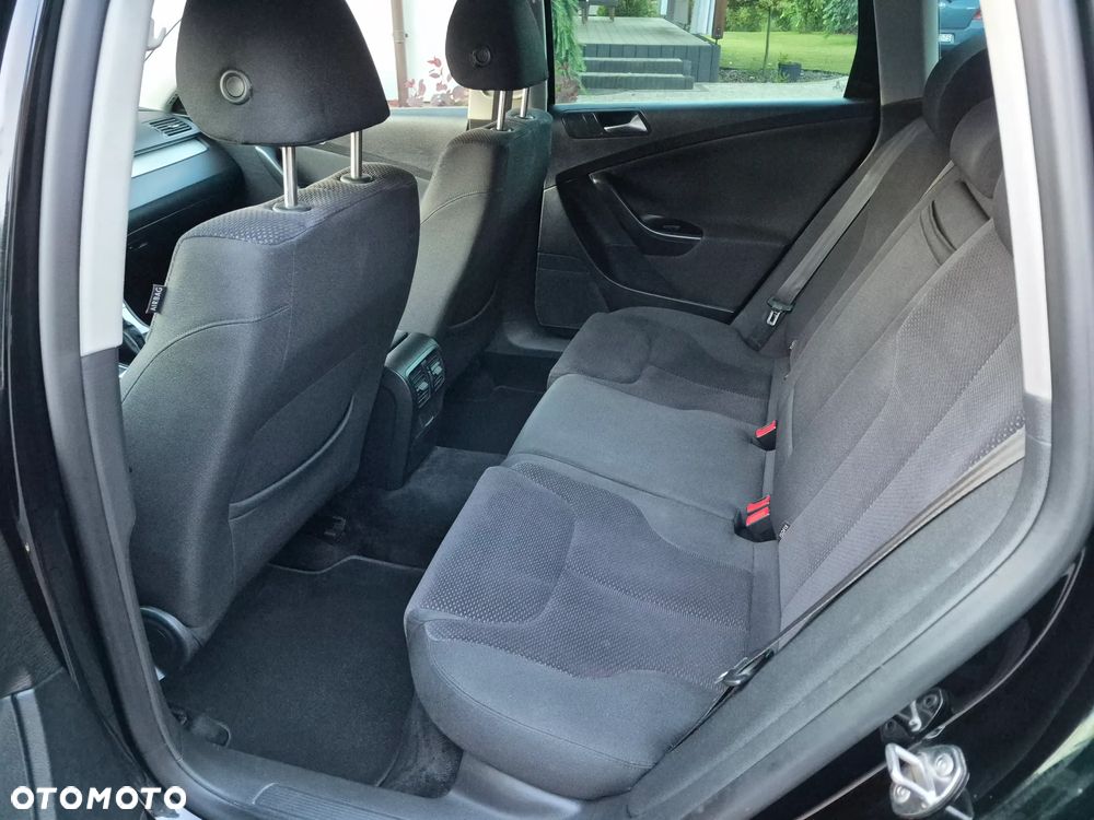 Volkswagen Passat 2.0 TDI 4Motion BlueMotion Technol Comfortline - 13