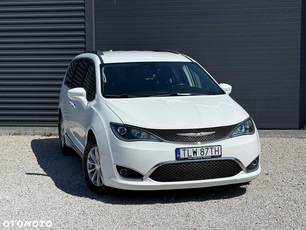 Chrysler Pacifica - 2