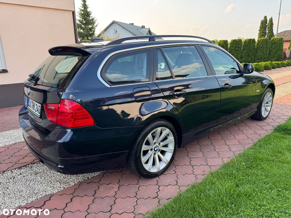 BMW Seria 3 325i xDrive Touring - 6