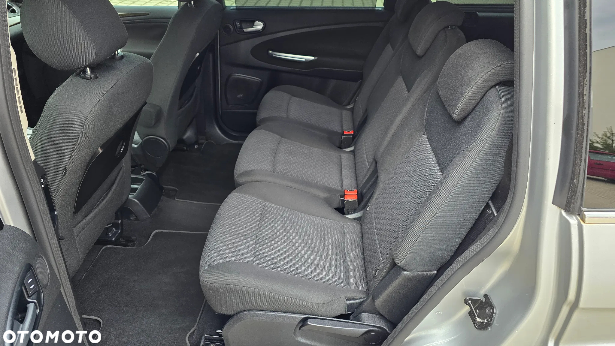 Ford Galaxy 2.0 TDCi Ghia - 23