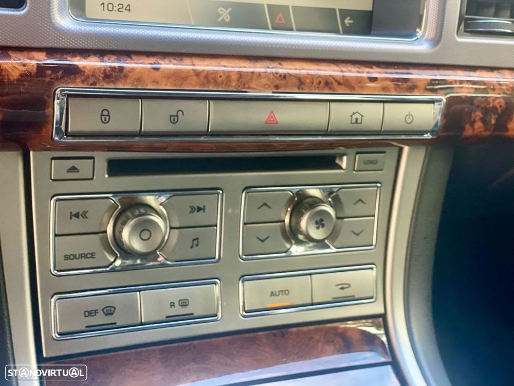 Jaguar XF 2.7 D V6 Premium Luxury - 18