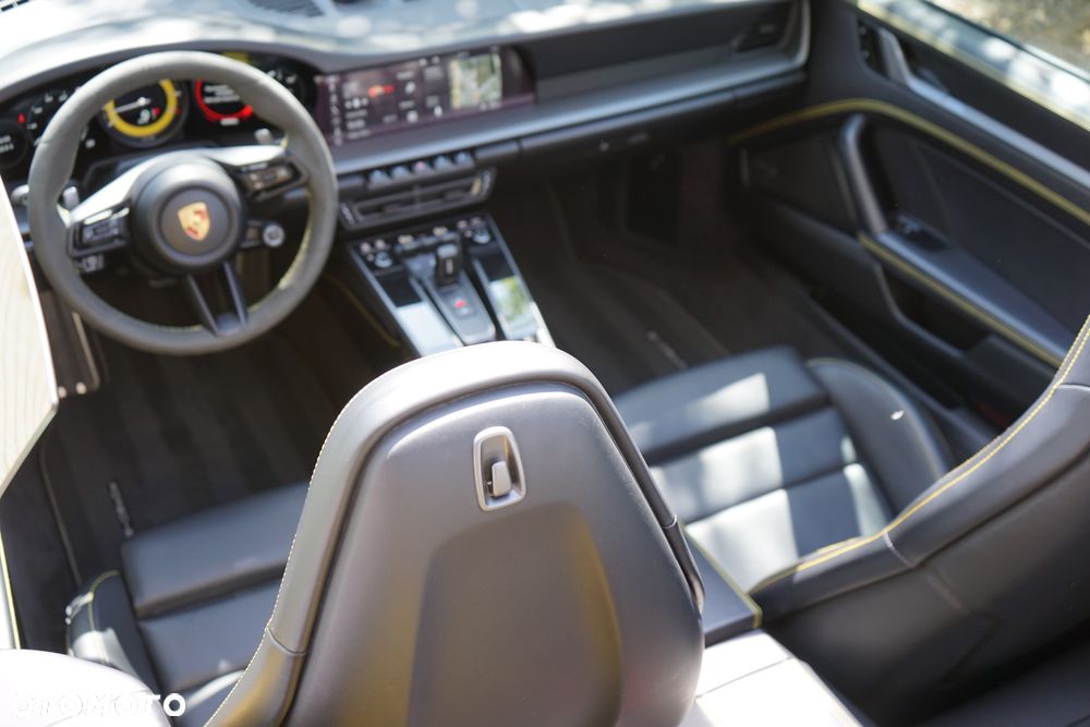 Porsche 911 Carrera 4S - 6