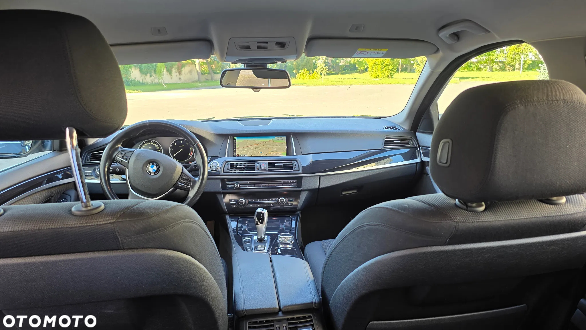 BMW Seria 5 520d xDrive - 14