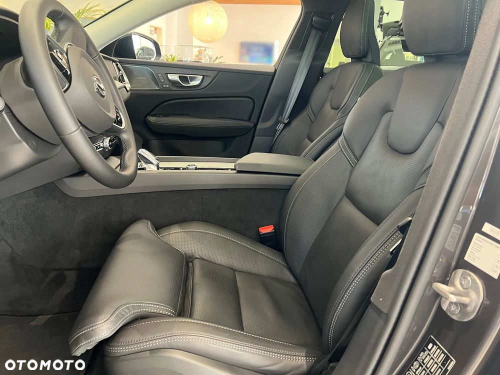 Volvo V60 B4 B DKG Ultimate Dark - 24