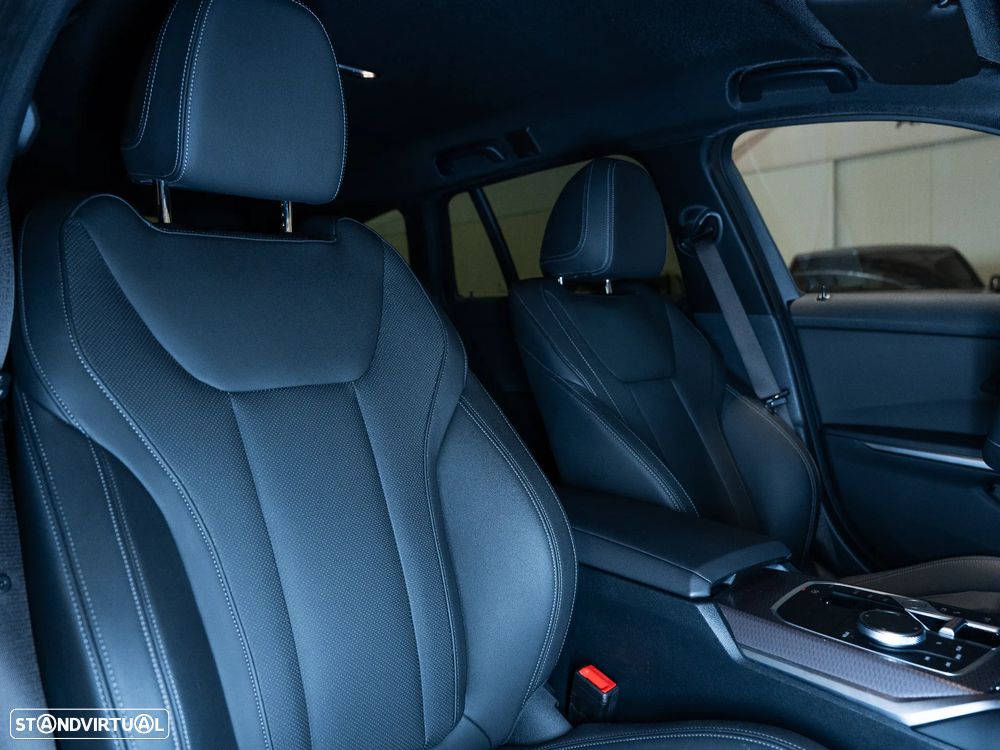 BMW 330 e Pack Desportivo M Auto - 26