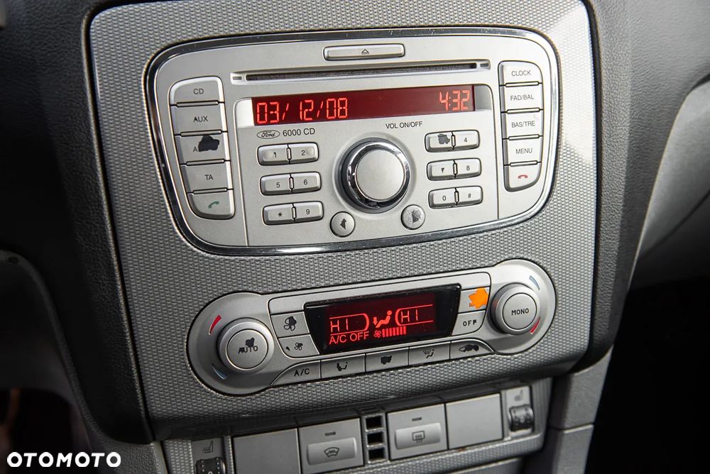 Ford Focus 1.8 Trend - 25