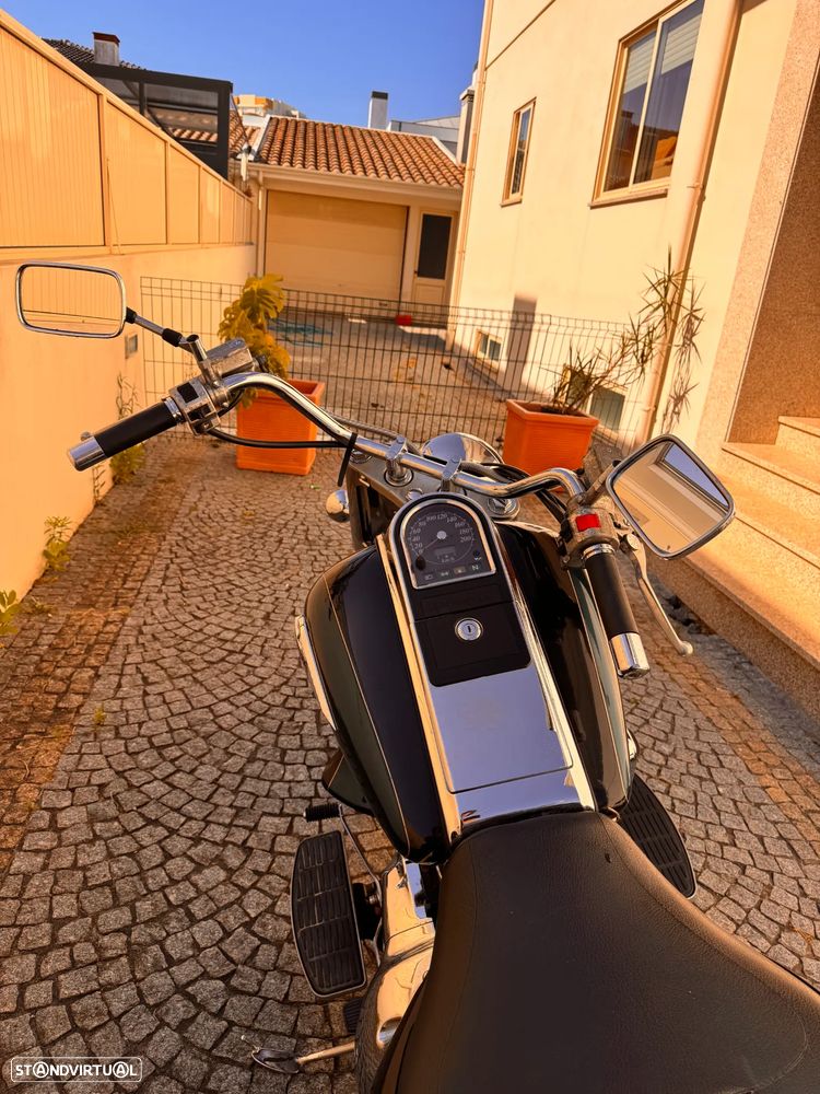 Suzuki Intruder VL 1500 - 4