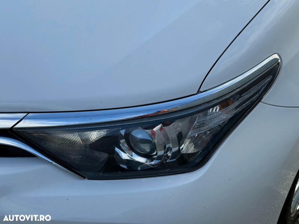 Toyota Auris 1.8 L VVT-i Hybrid Luna - 24