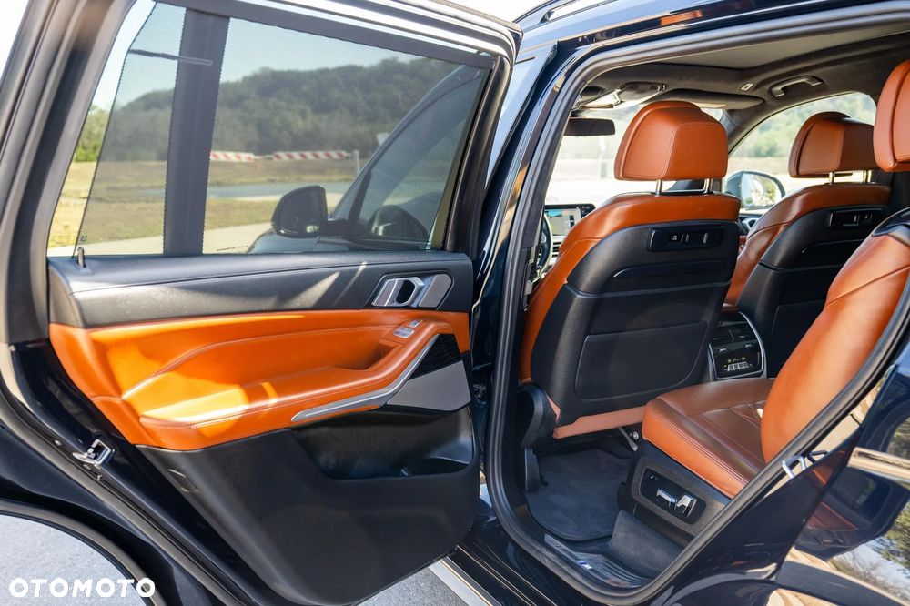 BMW X7 xDrive40i - 27