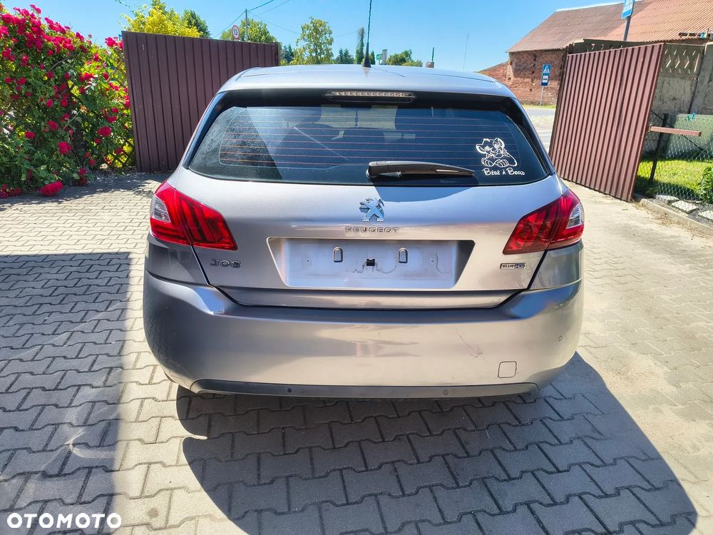 Peugeot 308 - 8