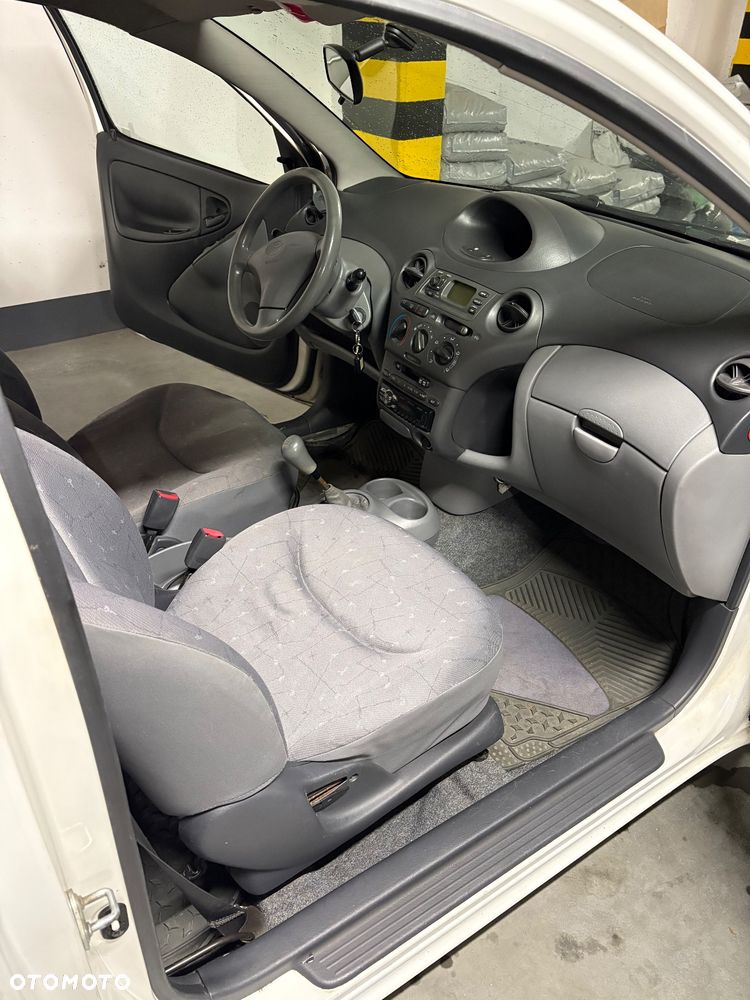 Toyota Yaris - 12