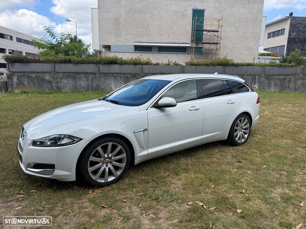 Jaguar XF Sportbrake 2.2 D Luxury - 35