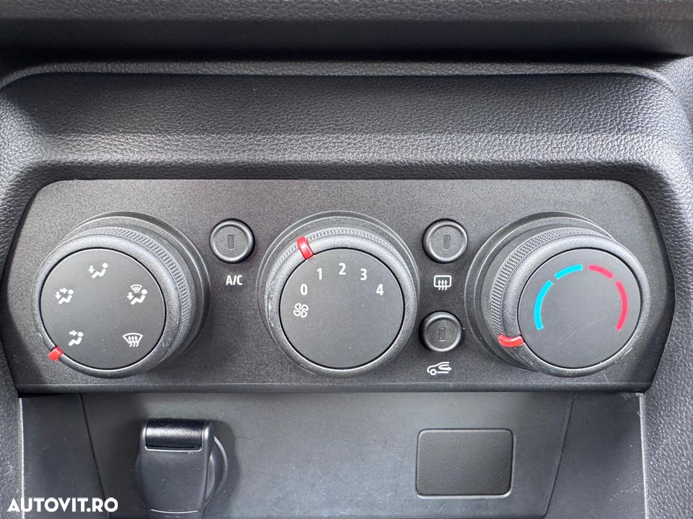 Dacia Logan TCe 90 Essential - 26