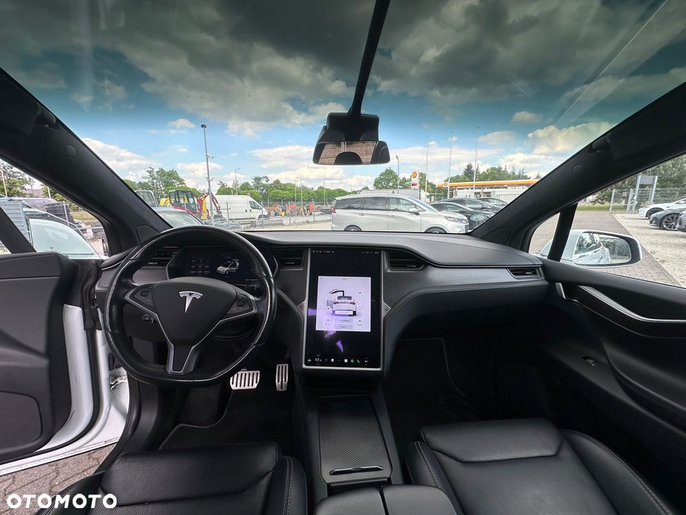 Tesla Model X - 18