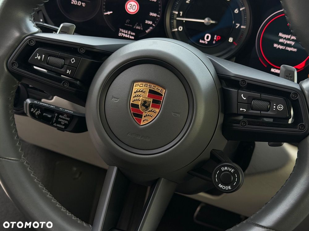 Porsche 911 Carrera 4S - 17