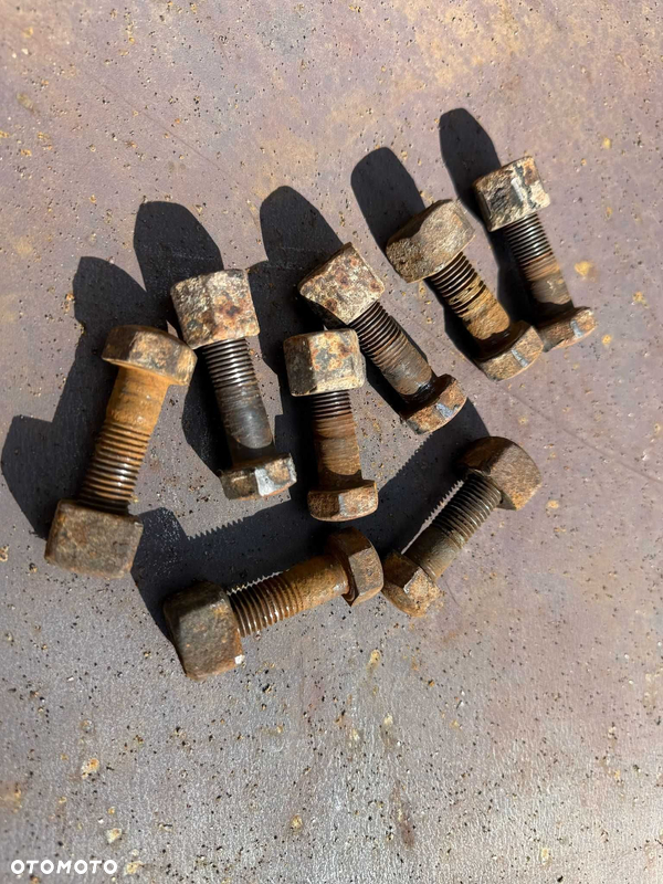 Śruby gąsienicy 1/2 " m12 - 40 mm długosci VW