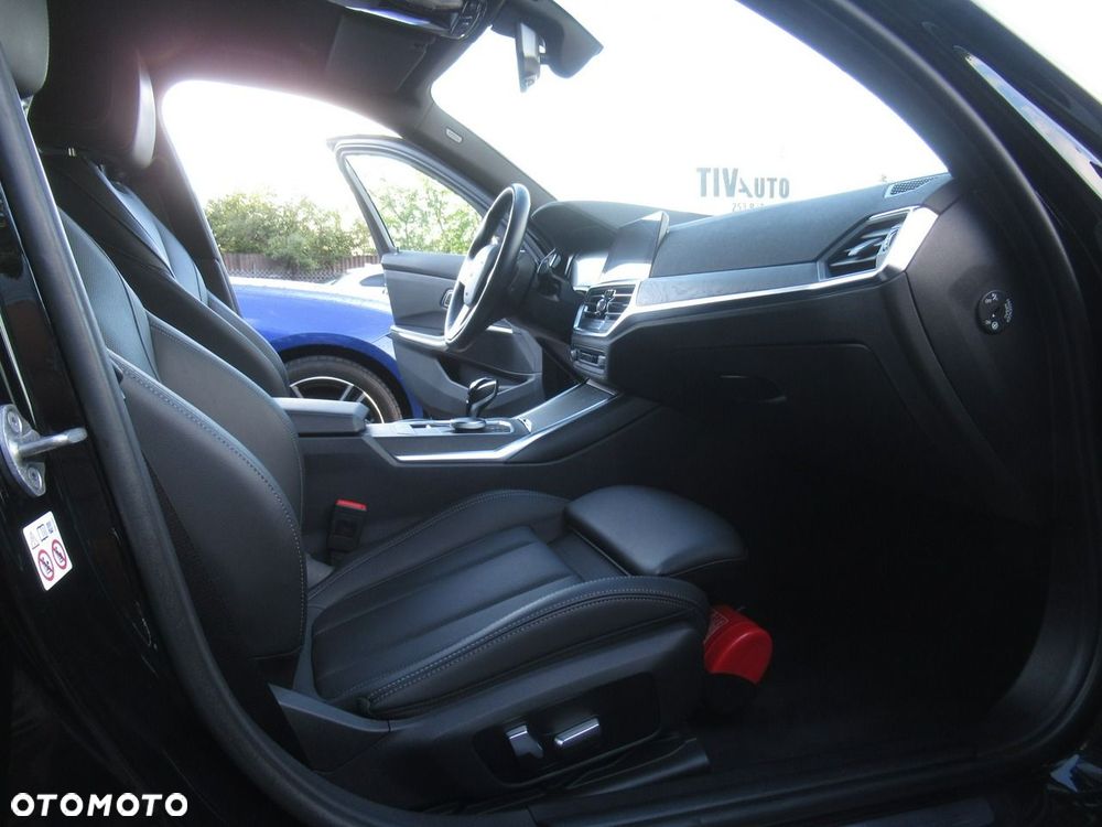BMW Seria 3 320i Luxury Line - 10