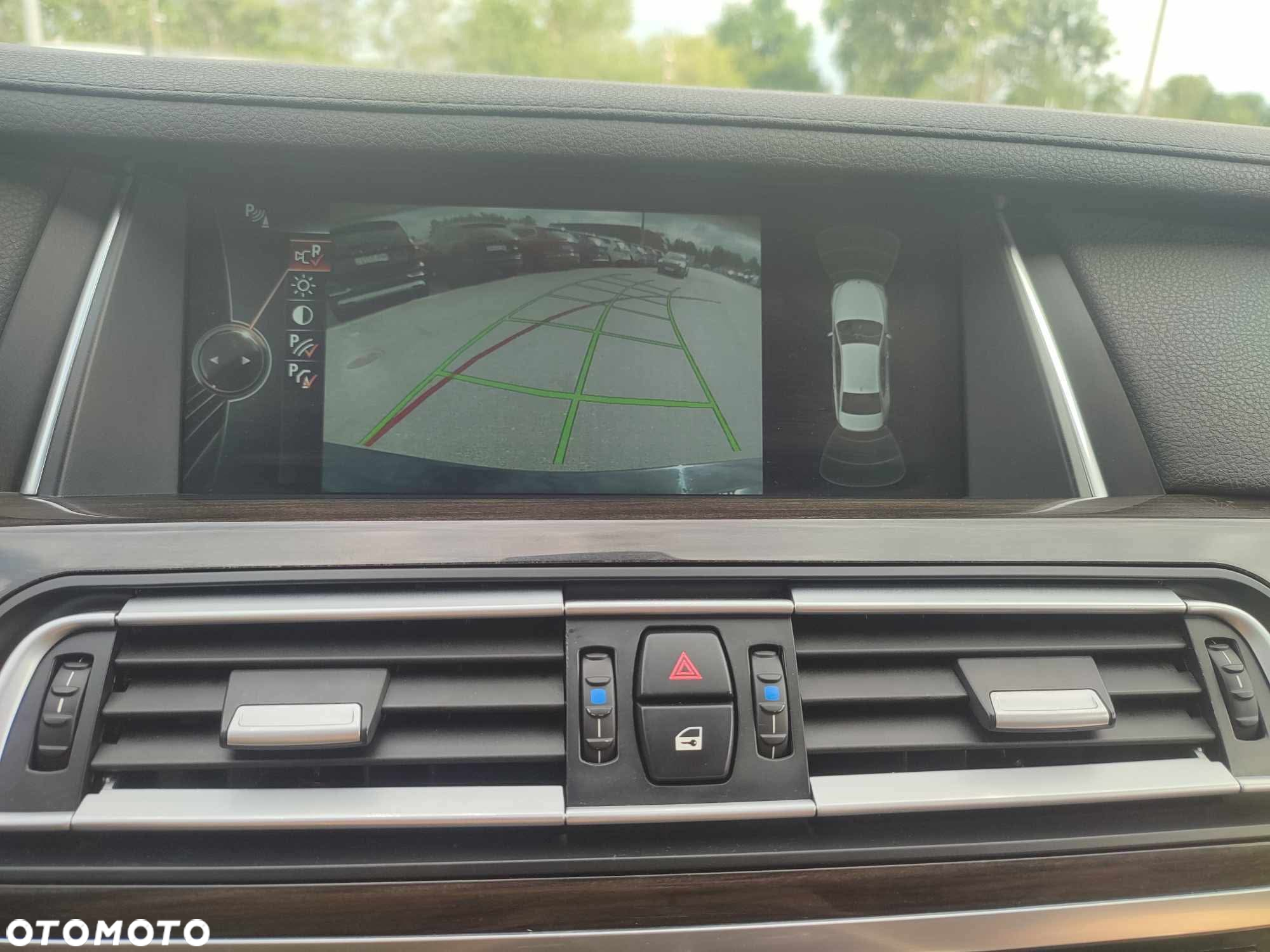 BMW Seria 7 730d xDrive - 32