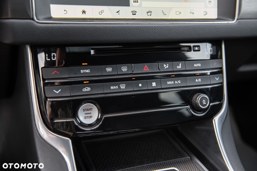 Jaguar XF S AWD - 23