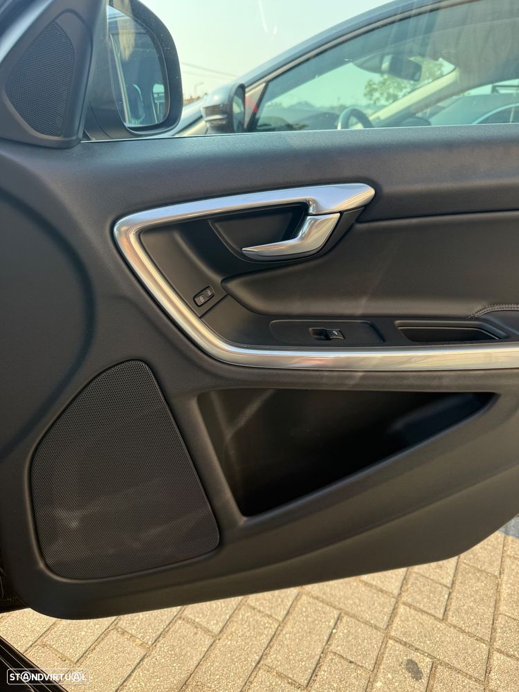 Volvo V60 2.0 D2 R-Design - 13