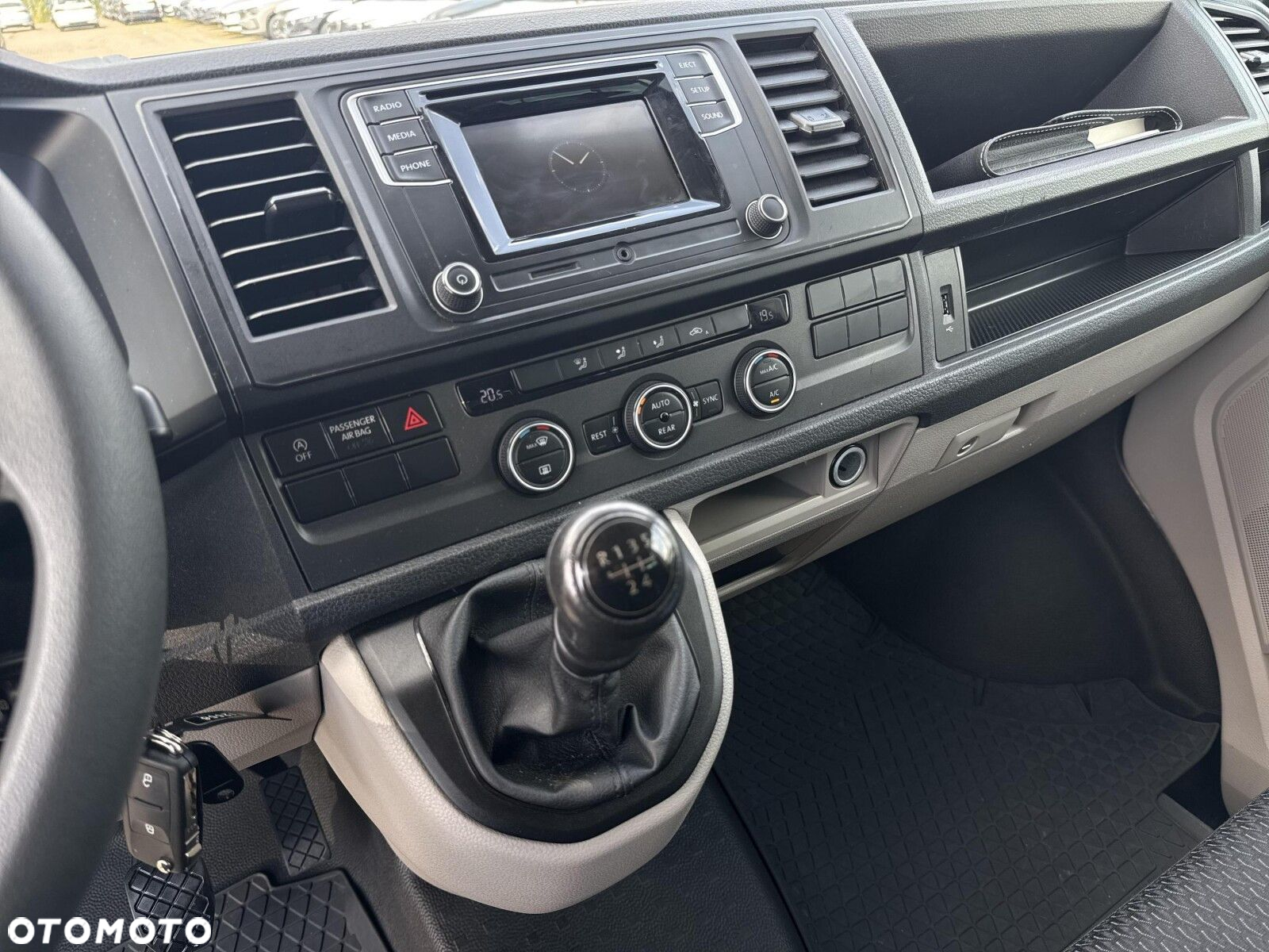 Volkswagen Transporter - 21