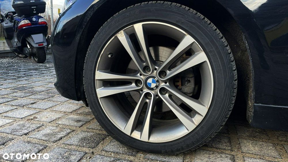 BMW Seria 3 330i xDrive Advantage sport - 12
