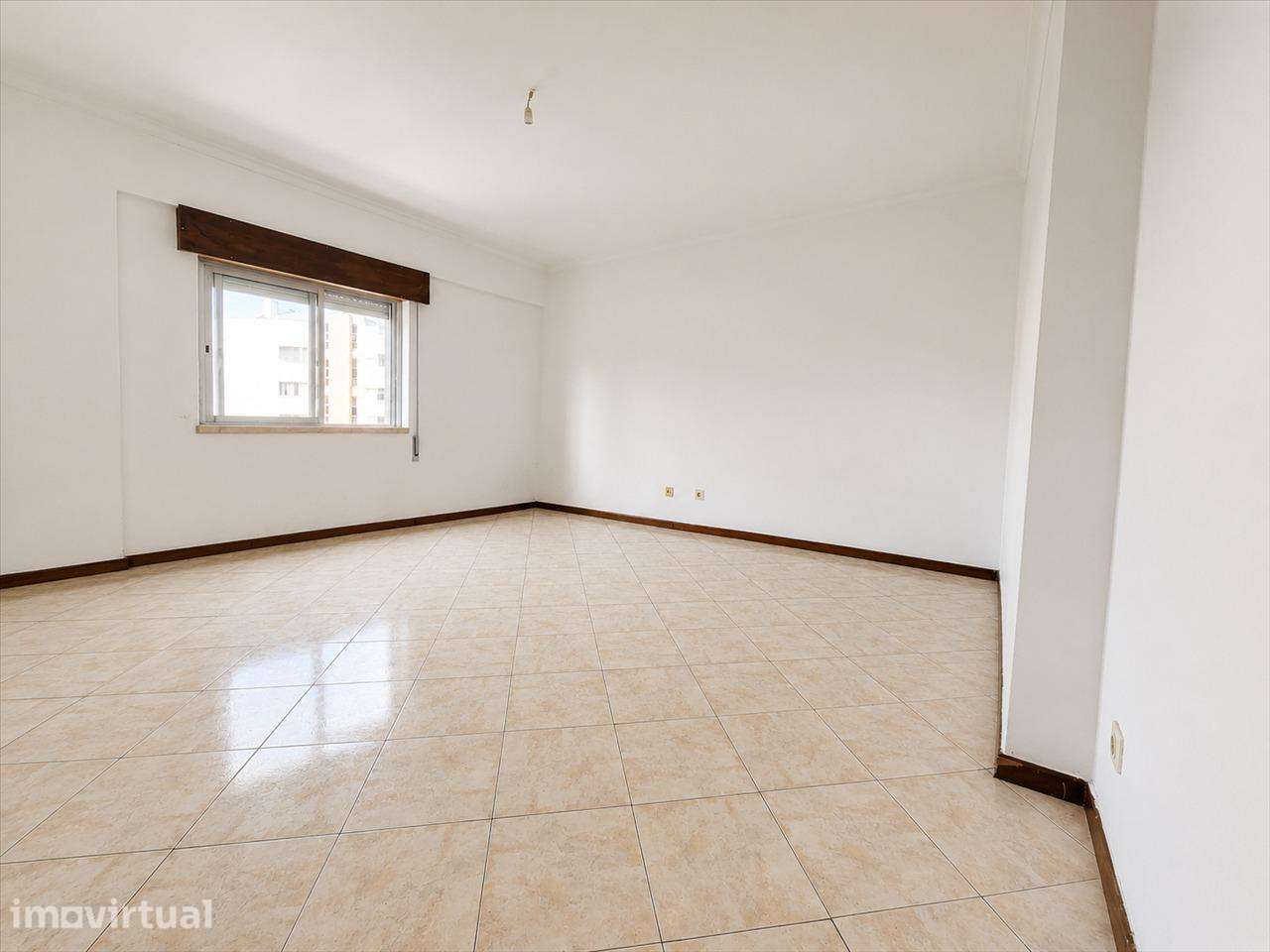 ApartamentoT2 no Carregado | Excelente localização - Grande imagem: 4/12