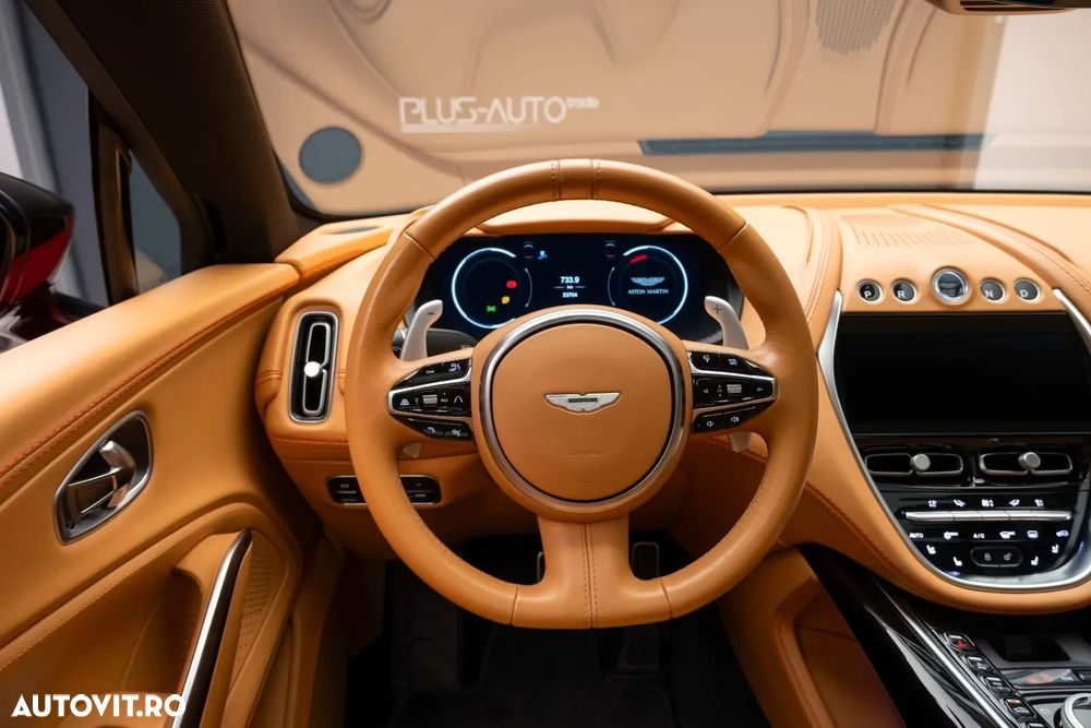 Aston Martin DBX - 10