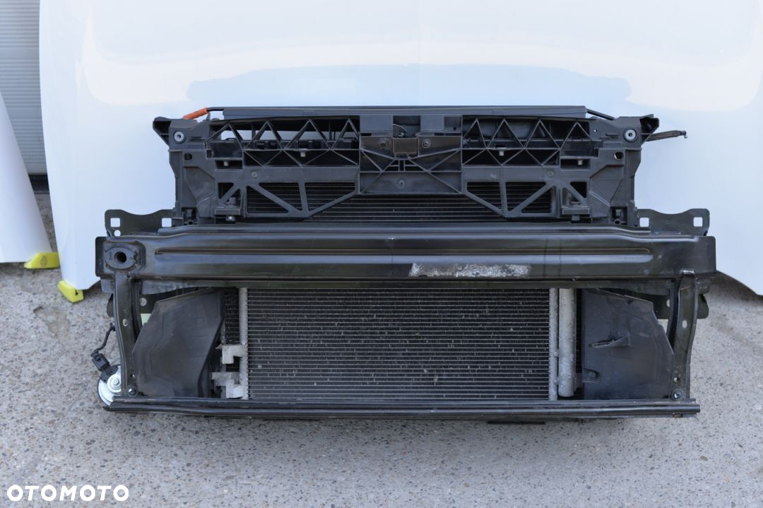 MASKA BŁOTNIK ZDERZAK PAS BELKA GRILL REFLEKTOR LED SEAT LEON 3 III 5F 2012- - 13